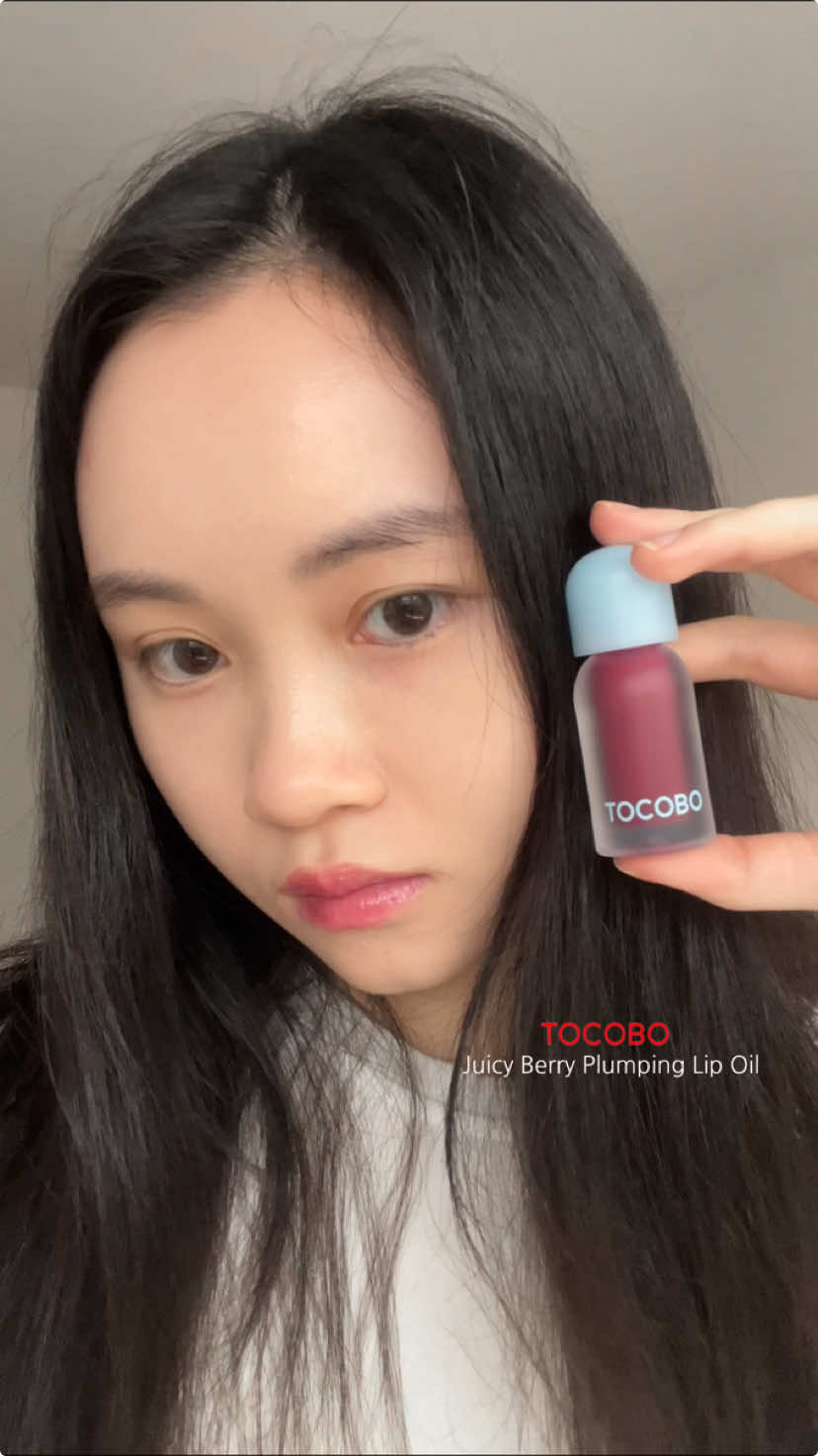 these @TOCOBO plumping lip oil are my new favs🍒they are infused with wild cherry extract which hydrates, exfoliates, and keeps lips smooth and plump #tocobo #tocobolipoil #kbeauty #koreanskincare #skincareroutine @STYLEKOREAN @stylekoreanus  