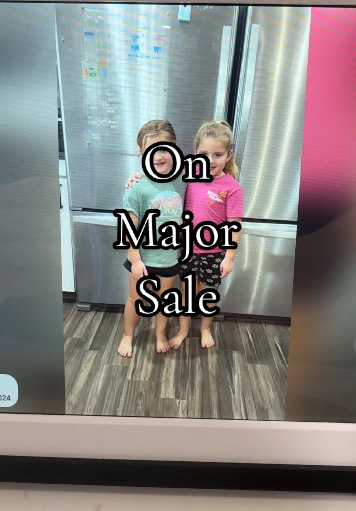 Don’t sleep on this sale @ARZOPA #digitalframe #tiktokshopblackfriday #tiktokshopcybermonday #giftguide #stockingstuffers 