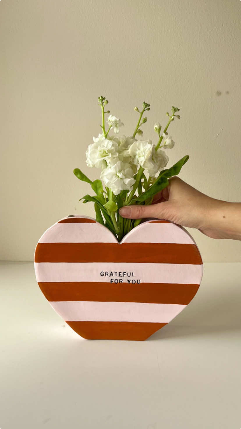 Gratitue vase 🙏. Happy Thanksgiving to those who celebrate 💕 #airdryclay #thanksgiving #pottery #november #craft #DIY #girly #heart 