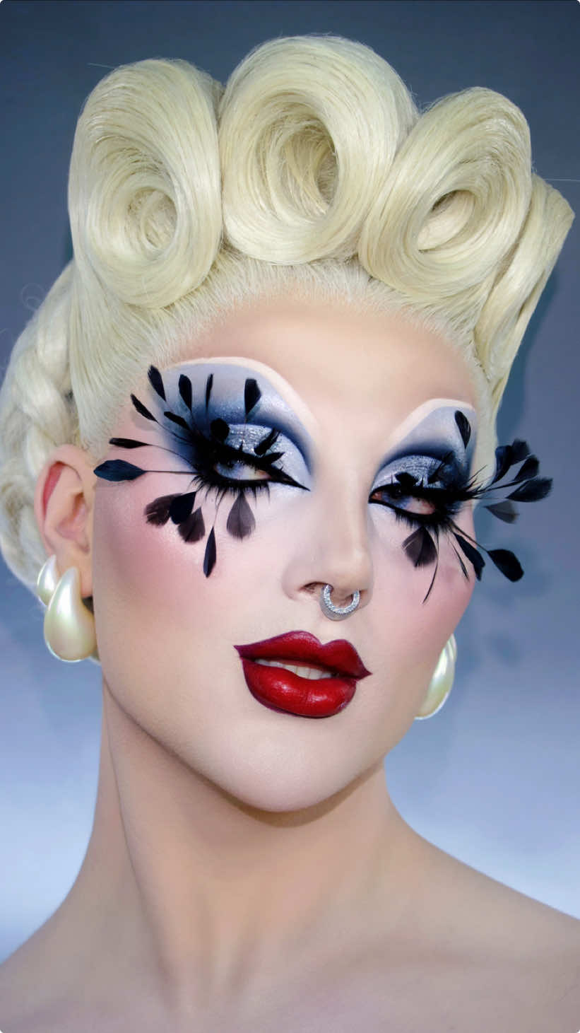 Just a subtle lash ✨👀  _ Lashes inspired by @Pat McGrath Labs  _ #lashes #feather #dragmakeup #dragqueen 