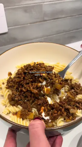 Anna Paul’s viral pasta 🤤 She also adds tomatoes and parsley but I didn’t have any in 😭 Ingredients: Pasta of choice Minced beef 1 onion 0.5 tsp curry powder 1 tsp smoked paprika 1 tsp onion powder Salt and pepper Greek yoghurt: 3 tbsp Greek yoghurt 3 garlic cloves & salt  Butter: 2 tbsp butter 1 tsp smoked paprika SO YUMMY! #annapaul #annapaulpasta #annapaulturkishpasta #annapaulviralpasta #turkishpasta 
