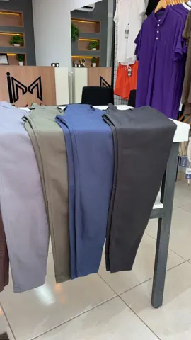 Coleção Calça Social em Alfaiataria acetinada com cós Italiano! ✅ Modelagem skinny  ⏩Uma peça muito versátil no guarda roupa masculino de alto padrão que todo homem que pensa em se vestir bem precisa ter em seu guarda roupa!  ⏩ Chama no Direct ou no link da Bio para receber seu catálogo. #padrãoismaelmodas #vestindohomemmoderno #modamasculina #dicasdemoda #imagemmasculina 