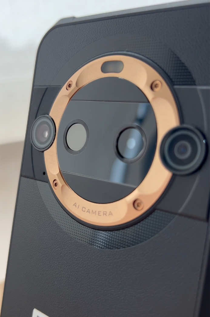 Blackview BL 9000 Pro 💥  Un celular rugged que tiene TODO para acompañarte en cada aventura 🌍.  🚀 Con 12 GB de RAM y 512 GB de almacenamiento, ¡no hay límites! 📸 Cámara térmica, Cámara de alta resolución 50 MP y Cámara frontal de 50 MP 🔋 Batería de 8800mAh y carga rápida de 120W para que nunca te falte energía 💡.  Además tiene certificaciones IP68 / IP69K 💪 ¿Estás listo para dar el siguiente paso en tecnología? ✨ 🌐 Conseguí este equipo en nuestra página:  www.celualresindustriales.com.ar  📞 o por whatsapp al: +54 9 11 2245 3483 🚚 Hacemos envíos a todo el país #blackview #bl9000pro #smartphone #camara50MP #ruggedphone #tecnologiaavanzada #cargarapida #baterialargaduracion #mediatekdimensity #ip68 #ip69 #resistente #pantallasecundaria #innovación #camaratermica #smartphonerugged #blackviewphones #rugged #tecnologiaresistente #techaddict 