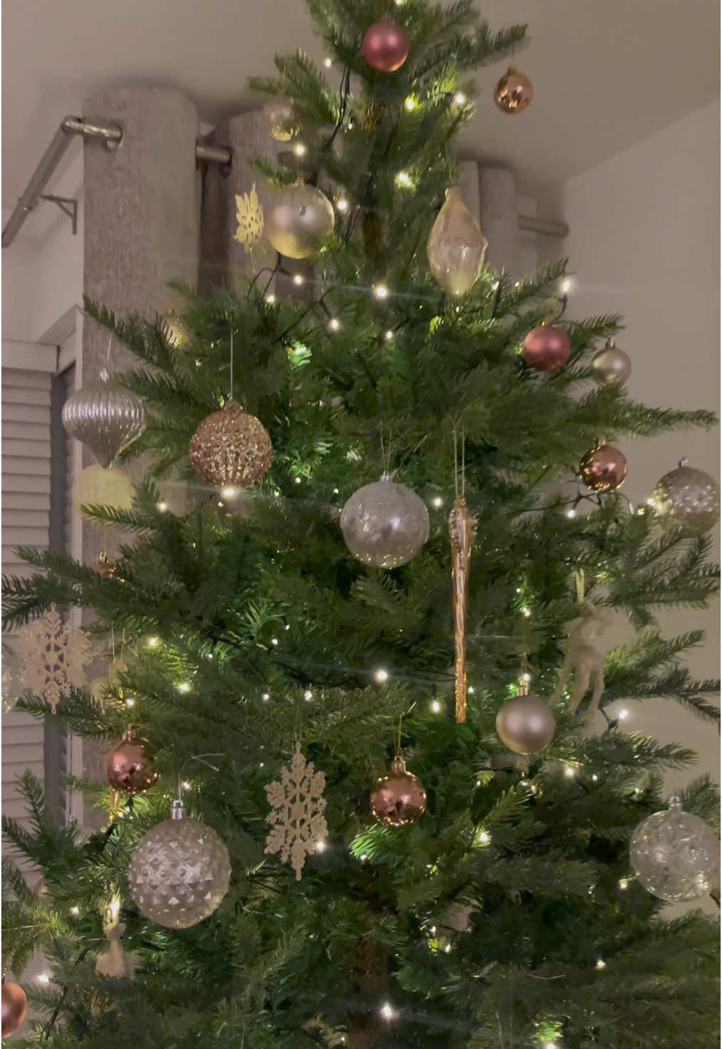 Absolutely love my xmas tree this year, needs  a few extra baubles and it will be perfect 🎄 @TWC #fyp #xmas #xmasdecor 
