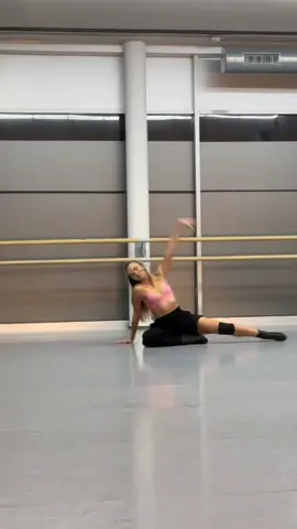 ❤️‍🔥💥.  #dancer #professionaldancer #heelsdance #dance #heels #heelsclass #italiandancer 