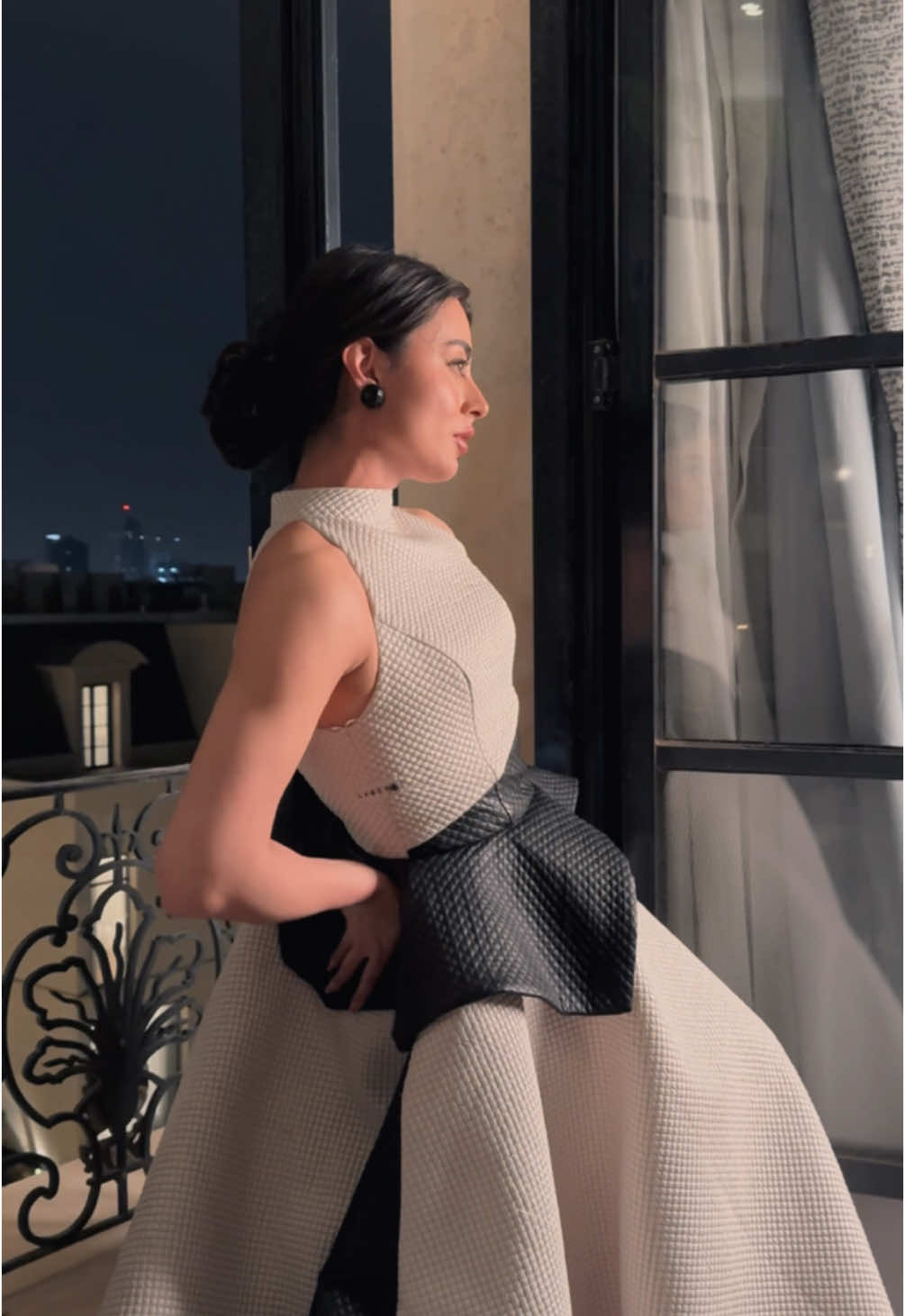 الفستان متوفر في فرع الرياض - التخصصي  #فساتين_سهره #فساتين_سهرة_الرياض  #بلقيس_القضيب #fyp #explore #المصممه_بلقيس #ترند 