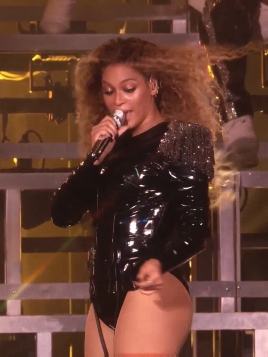 Beyoncé - Hold Up/Countdown (Homecoming/Coachella 2018) #beyoncé #beyonce #bey #yoncé #tbt #tbtiktok #tbttiktok #throwbackthursday #queenb #queenbey #beyhive #beyhivebrasil #fyp #fouryou #beychella #coachella 