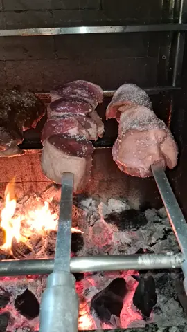 #churrasqueiro #momentos #amizade #festa #churrascoraiz ##amem #chamaaaaaaaa🔥🔥🔥🔥🔥🔥🔥 