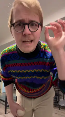 TUTORIAL: How to look like you have three arms while juggling (columns/fake columns) #juggler #juggling #jugglersoftiktok #fyp #foryou #4u #tutorial #howtojuggle 