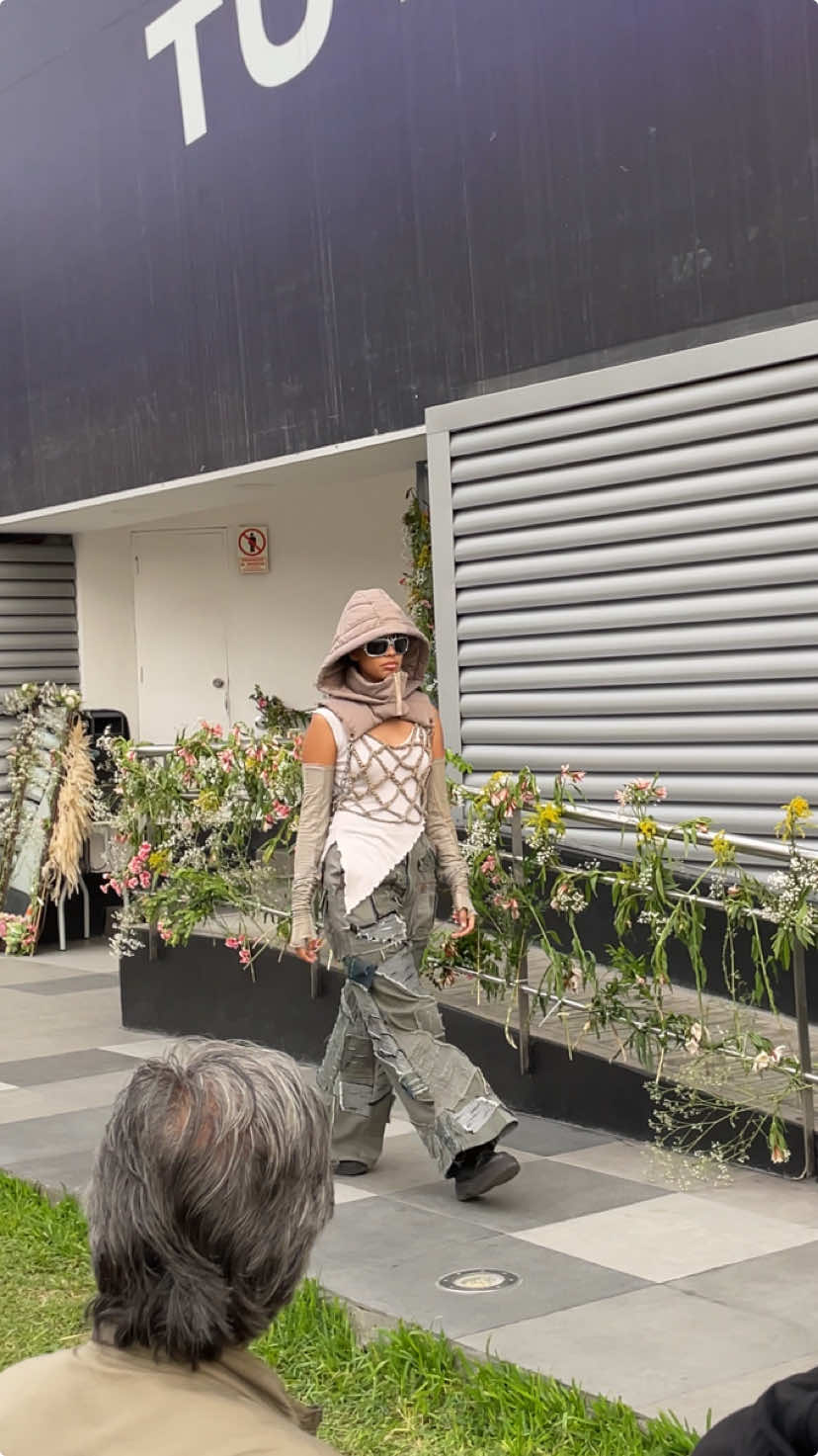 echoes of tomorrow ‧★. ݁₊ ⊹ . ݁˖ . ݁ #fyp #fashiondesigner #diseñodemoda #moda #Runway #futurism #dystopian @antoo @A @Kenyd_ <3 