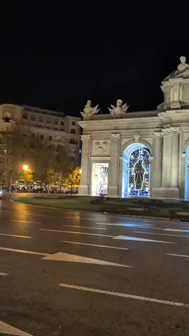 #madrid #alumbrado #navidad #fyq #luces #lapuertadealcala #españa 