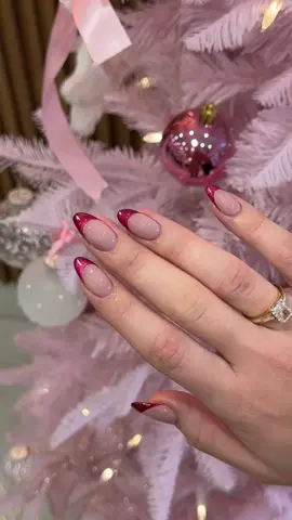 My favorite design for holiday season ♥️#kenzonailstudio #etobicokenails #torontonails #nails #nailsinspo #almondnails #holidaynails #christmasnails #rednails #cateyenails