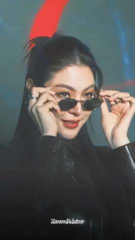 🌻+🕶 = 🔥😎 #faye_malisorn #ฝ้ายพีรญา #fayeperaya 