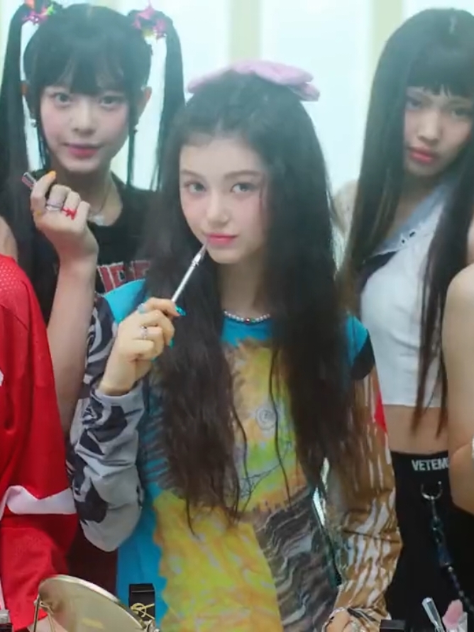 NEWJEANS - Attention #newjeans #attention #Bunnies #kpop #fypage #foryou #fy #foryoupage 