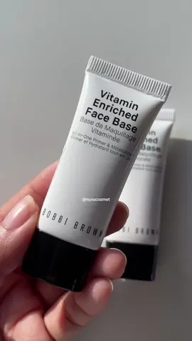 🌸 Bobbi Brown Vitamin Enriched Face Base All-In-One Primer & Moisturizer 15ml #ราคา490บาท 🤍มอยซ์เจอไรเซอร์บำรุงผิวชุ่มชื้นและเตรียมผิวสำหรับการลงเมคอัพ ให้ผิวชุ่มชื้นในทันที ไม่มันเยิ้มหรือเหนียวเหนอะหนะ ผิวสวยเรียบเนียน เมคอัพติดทน