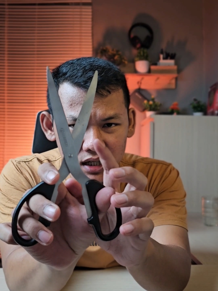 Gunting serbaguna super tajam.. alat potong apa aja yang sangat berguna..#gunting #guntingsultan #guntingrambut #guntingmurah #gunting3in1 #alatpotong 