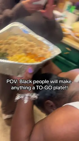 My aunt said she making her a TO- GO Plate, not PAN!! #thanksgiving #thanksgivingdinner #leftovers #fypシ #fyp #BlackTikTok #macandcheese 