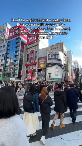 Queen thingz 👸 with @Dennelyn Sunga 