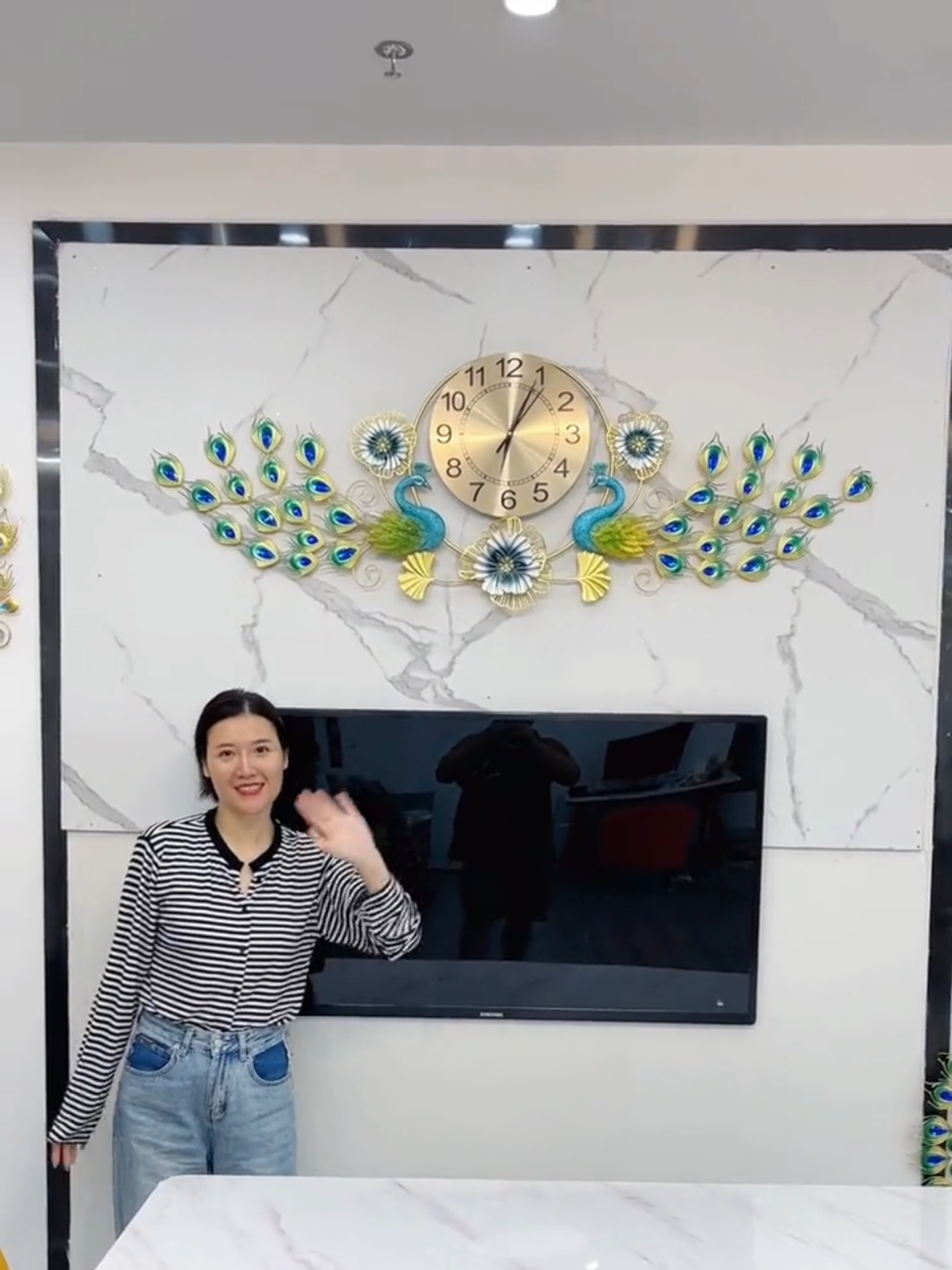 Đồng hồ con công treo tường. #giadungtienich #dogiadung #donghodep