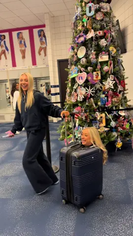 @Ava Lahey @michellesiemienowski I’m still dying at this video😂😂 . . #fyp #foryou #xycba #dcc #americassweethearts #dallascowboyscheerleaders #ilikemysuitcase #gameday 