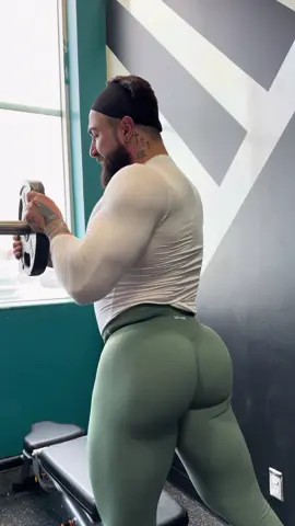 LETS TALK GLUTE MASS! #glutes #GymTok #fyp 