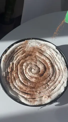My little thanksgiving tradition, it gets better every year 🍰 Recipe from @piesandtacos IG #cheesecake #baking #cinnamon #cinnamonroll #recipes #dessert #thanksgiving #christmas #holiday 