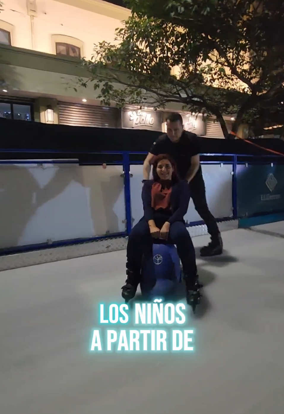 Dentro de muy poco podrás vivir la maravillosa experiencia de patinar sobre hielo 🧊 ⛸️ | #SanSalvador #elsalvador🇸🇻 #viral #parati #fyp #viraltiktok #salvadoreñosporelmundo #diasporatiktok #diasporasv #fatimavillanuevasv #elsalvador4k #sivar503 #salvadoreños #Navidad2024 #navidad #centrohistóricoss #catedralsv #binaes #plazabarriossansalvador #pistadepatinajesobrehielo #pistadepatinaje #pistadepatinajeelsalvador #moralesproduction #elsalvadoronice 