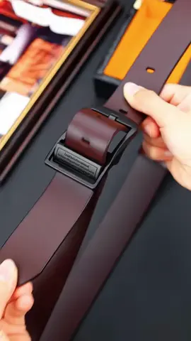 💥Top-grade leather belt that can accompany you for 10 years 👍100% pure cowhide! Cut from the entire top layer of cowhide, no interlayer, strong tensile strength, can be worn and will not break! High-end customized hardware buckle, fine craftsmanship