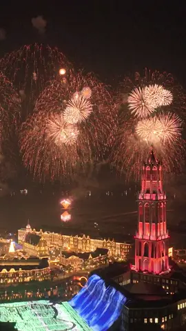 ＼日本最大の花火／ 2024年も残すところあと1か月！ #ハウステンボス では12/31(火)に #光の街のカウントダウン を開催✨ 日本最大8,000発のカウントダウン花火が新年の訪れをお祝いします🎆 あなたはどこから花火を見たい？コメントで教えてね♪ #ハウステンボス #huistenbosch #長崎旅行 #九州旅行 #하우스텐보스 #豪斯登堡 #クリスマス旅行