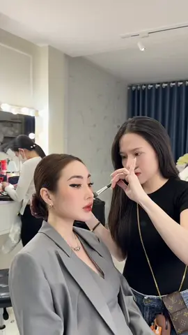 Mong lên xh như acc phụ :)) #makeuptanbinh #khachtiec #makeupcodau #xuhuong #tiktok #makeuplook #trucminimakeup