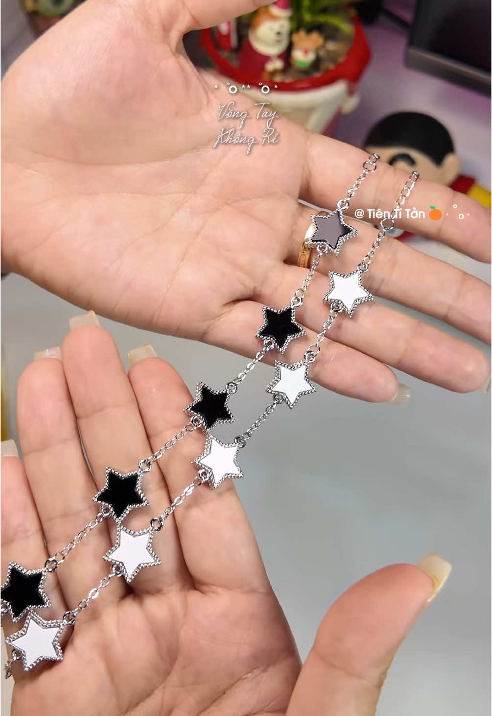 Vòng tay không rỉ ngôi sao và cỏ 4 lá siu xinhhh #review  #xuhuong #trending #viral #fypシ #fyp #tientiton #LearnOnTikTok #SaleGiuaThang #SieuHoiNhaSangTao 