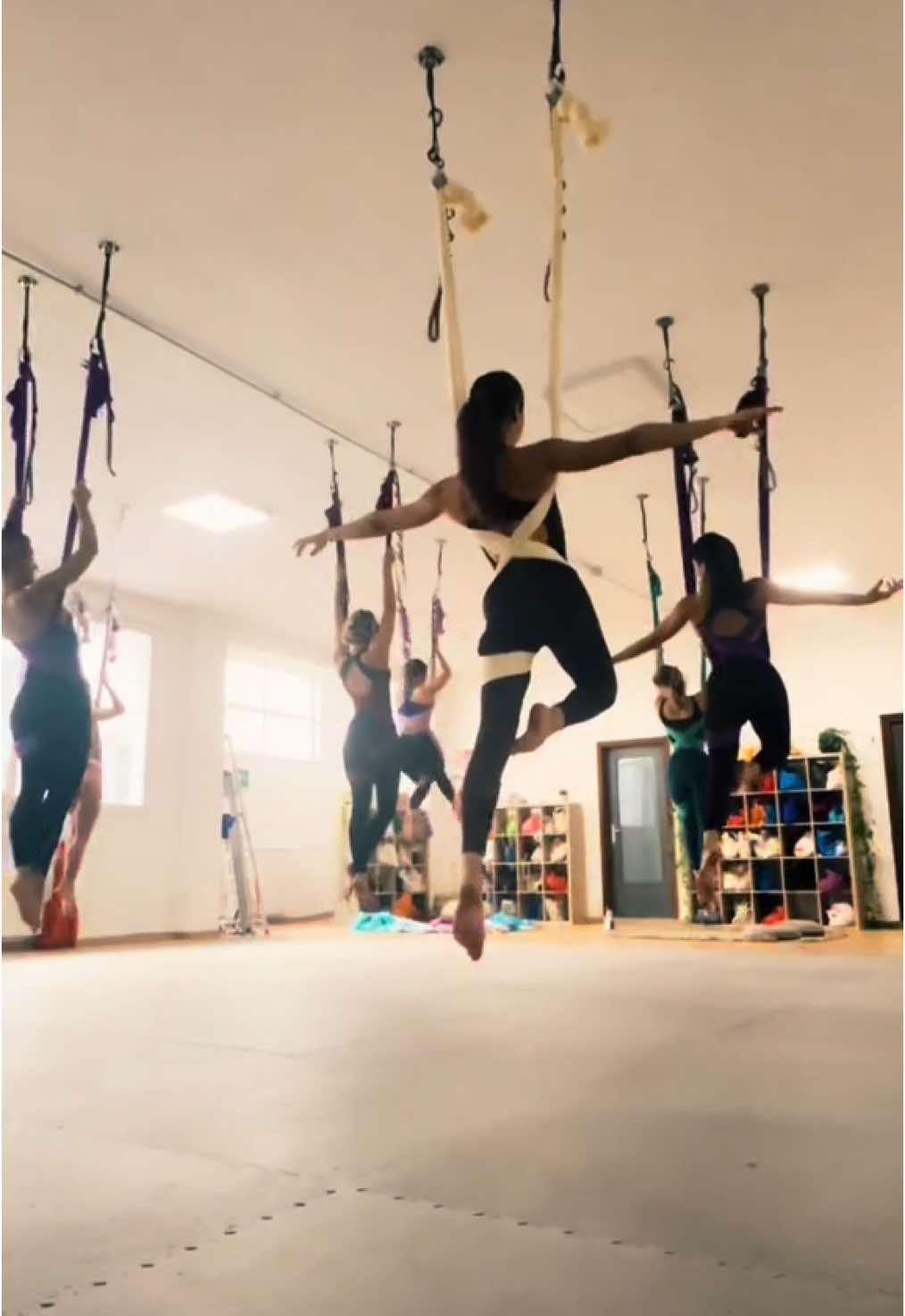 #flyingyogadance #flyingyoga #fly #flow #fitnessmotivation #peace #aerial #girlpower #sport #flying #sicily #yoga #yogadance #aerialyoga #aerialstraps #dance “ LA MERY”♥️