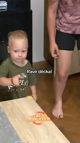 Malý pařmen! 😂 #vymenamanzelek #sranda #humor #zabava #hlasky #skec #komedie #comedia #komedi #fyp #fun #goviral #memecz #memeczsk #pov #haha #story #storytime #trend #meme #memes #srandamusibyt #story #cesko #slovensko #viral #fyp #top 