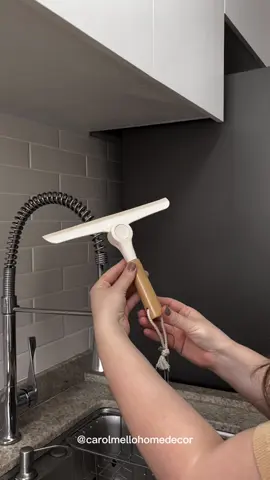 O melhor rodo de pia existeeee!!  Quer o link? Comenta que te envio! 😉 #produtosshopee #oikos #cozinhaminimalista 