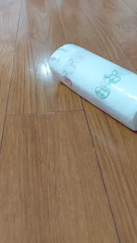 Combo 5 cuộn khăn lau đa năng được làm bằng bột gỗ và vật liệu pp. Nó có thể thấm nước và dầu mà không bị rách nát. Thiết kế đứt đoạn giúp xé nhanh chóng và tiện lợi. Vứt giẻ sau khi sử dụng và nó sẽ không sinh ra vi khuẩn. Sử dụng mỗi ngày một chiếc, căn bếp sẽ không còn dầu mỡ, vi khuẩn để gia đình chăm sóc tốt hơn. Dễ dàng rửa chén và chảo bằng giẻ và không sợ các vết dầu khác nhau. Giẻ lau sử dụng kép ướt và khô có thể dùng để lau bếp, nhà, đồ gia dụng, bát đĩa, v.v. Đặc biệt là ăn nếu bạn sử dụng trong các buổi tiệc thịt gà bằng tay. Nó không dính lại tay như những dạng khăn giấy thông thường. #giaylaudanang #cuongiaydanang #cuongiaylaudanang 