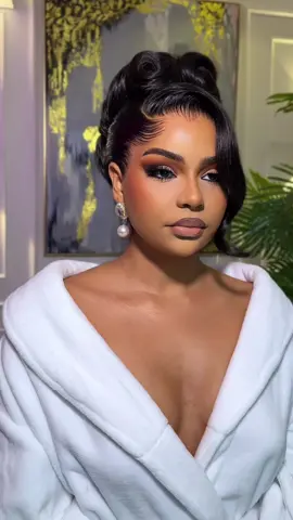 Creating bridal magic that’ll last a lifetime because every bride deserves to shine like the star she is. ✨💍 Hairstylist @hairbyposhclass Makeup @tolufelix_mua Hair @xclusivehairbydee #BridalGlow #UnforgettableBeauty 💫 #Bridalhair #FlawlessAndForever