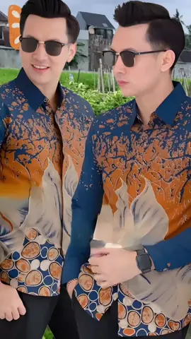 Baju batik pria lengan panjang, Motif Baju Batik Yang lagi disukai,rekomended warna Navy,buruan dibeli,Baju Kemeja Batik solo,Pria lengan panjang premium,slimfit lapis furing,warna navi bahan katun halus,nyaman dikenakan formal casual atau kondangan.#batik #batik indonesia. #batikkekinian #batikpria #batikmodern 