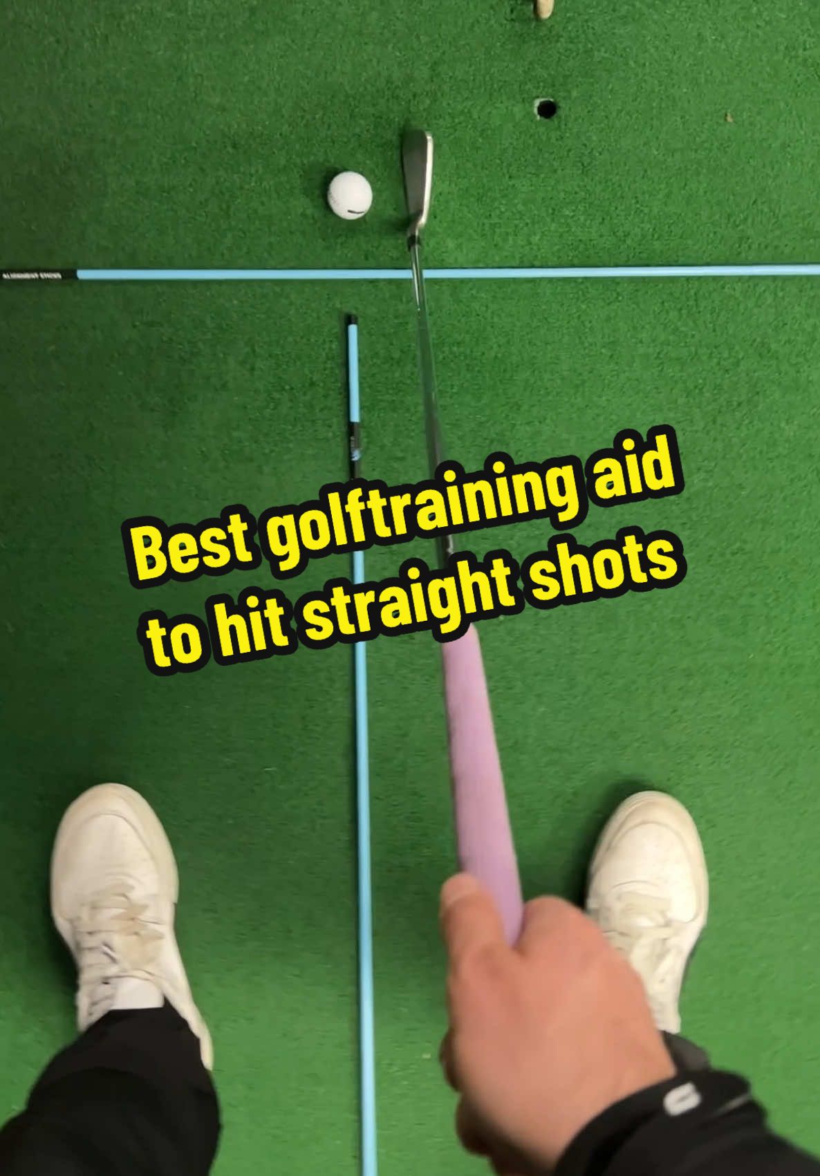 These alignment sticks are a great way to help you alighm your golf shots! Currently in the black friday sale so get them now! #golf #golftiktok #golftok #golfswing #blackfriday @MailOrderGolf 