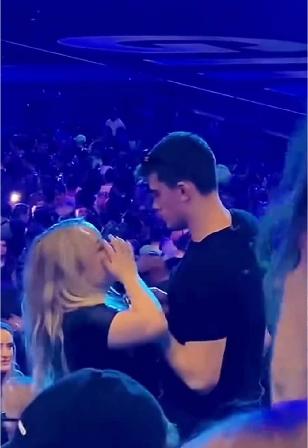 Nicola Coughlan & Jake Dunn • Charli XCX’s Concert #nicolacoughlan #jakedunn #bridgerton #renegadenell 