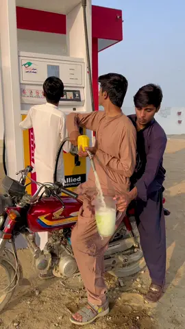 What Happened With ⛽️ theif? #crazyproduction01 #foryoupage #trending #fypシ #viralvideo #foryou #usa🇺🇸 #comedian #zamzamelectronics #shahzadayoub4 #shortfilm 