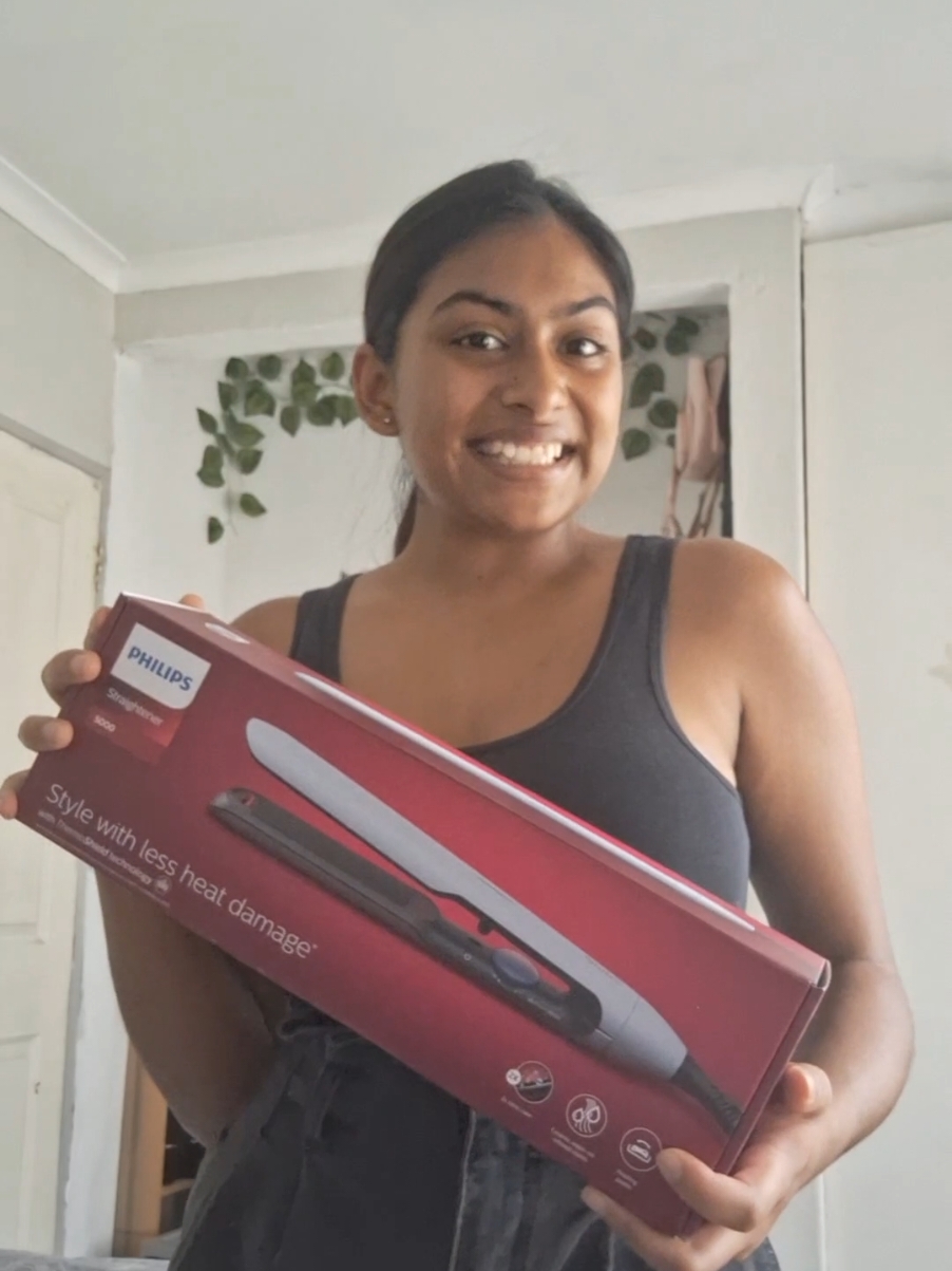 I give it a 7/10 because it does the job. That's all that matters.😉 #philips5000#hairtok#hairstraightener#unbox#straighthair #desi#fyp#zxycba#beauty#blue 