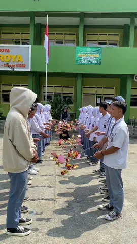 Cuteee 🌹 #harigurunasional #hariguru2024 #guru #siswasma #trentiktok #gurudanmurid #fyp #fypviralシ #capcut 