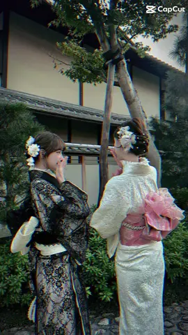 Mẫu lace kimono đen trắng chưa bao giờ là hết hot ạ… #6600 full phụ kiện và tóc ạ. 👘📸🥰 #trend #trending #fugakimonorental #CapCut #kyoto #trendingsong #xuhuong #kimono #japan #fushimiinarishrine #kiyomizudera 