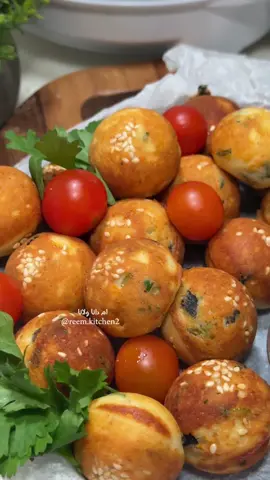 اعلان | بوب كيك مالح 🙂‍↔️✨:  . . . الوصفة برعاية جهاز #هوم_الك صانعة الوافل من @قصر الاواني  . . . لذيييييييذ ضروري يكون في جمعاتكم 🔥🔥 … بيضتين  ربع كوب سكر  رشة فانيلا  نخفهم مع بعض ثم نضيف لهم  علبة زبادي ١٧٠غ  نص كوب زيت زيتون  كوب دقيق  رشة ملح  ملعقة كبيرة بيكنج بودر  زيتون اسود واخضر مفرومين  جزر مبشور كزبرة مفرومة للحشو : قطع جبن كريمي  ………… #كيك #كيكة #كيكة_شاي #كيك_مالح #حلا #قهوه #your_coffee #شاي #شاهي #تقديمات #ضيافة #حلا_للجمعات #حلا_الجمعات 