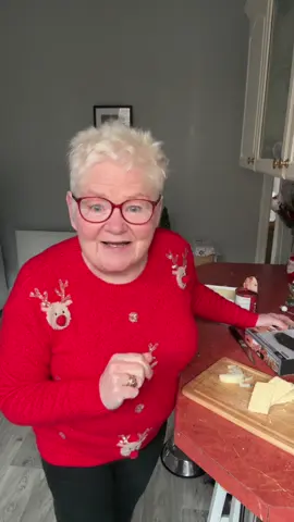 AD thank you @morphyrichardsuk for this mean machine https://www.morphyrichards.co.uk/products/limited-edition-black-mico-microwave-toastie-maker AD 