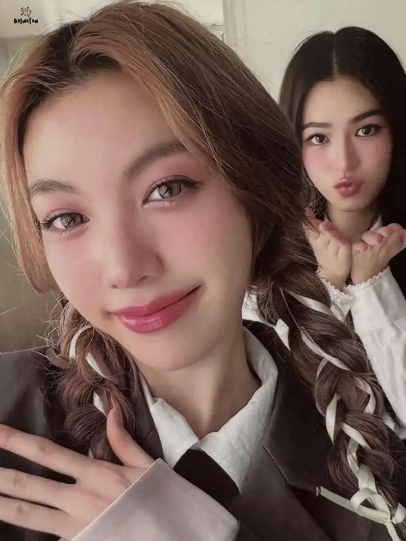 I love when they take pictures together like this, they look so adorable😭😭 #lingorm #linglingkwong #ormkornnaphat 