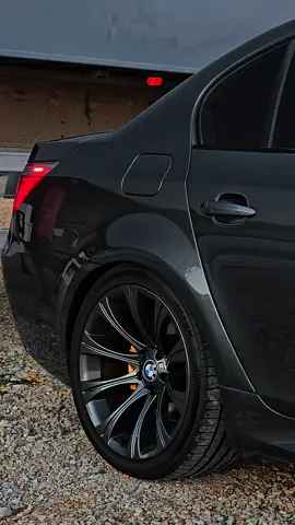 А ты видишь любимого гада!😁    #bumer #bimmer #e60bmw #e60m5 #e60 #m5 #bmwlove #bmwclub #bmwlife #бехатоп #беха #бумер #е60🖤 #е60 #бмвмощь #бмвм5 #бмвешник #бмвсила #бмвтоп #бмвтоп 