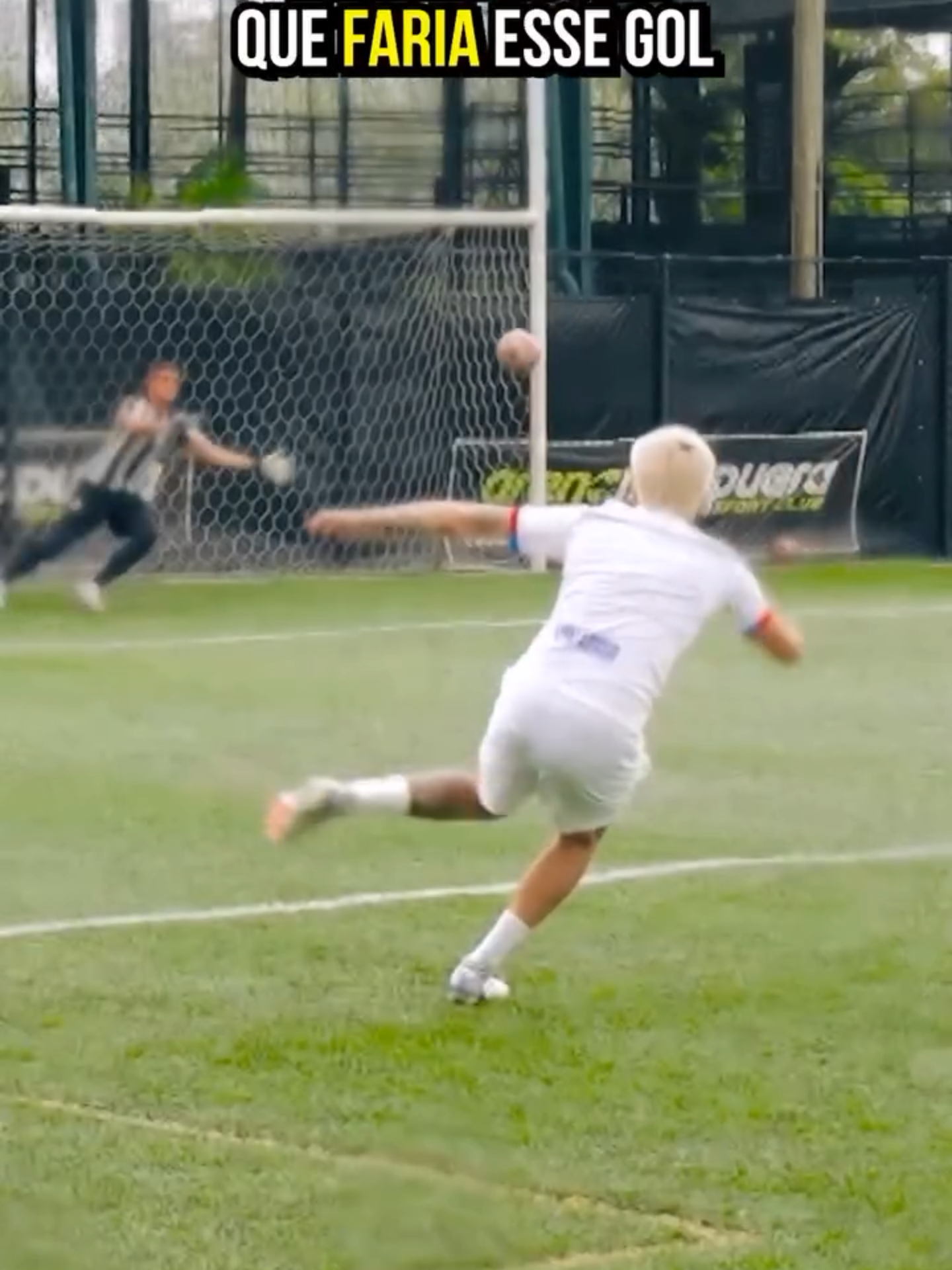 Marca alguém que faria esse gol! ⚽️ Marca também um perna de pau pra ele achar que é craque 😂😂😂 O canal dos golaços 💜 #futebol #viral #banheiristas #vitorlo #caiolo