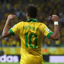 Neymar vs Itália - 13/14 Um belíssimo gol de falta que o menino Ney fez na lenda, Buffon ☠️🥵👑🇧🇷 . . . . . . . . . . . . . . . #neymar #brasil #italy #futebol #golaço #buffon 