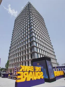 Have you seen Ghana’s TALLEST office building? The new Bank of Ghana Head Office is 22 floors of architectural brilliance by Sir David Adjaye and constructed by Goldkey Properties! 🏛️ Solar-powered, eco-friendly, and absolutely stunning! #AfricansColumn #BankSquare #GhanaArchitecture #SustainableDesign #AccraVibes